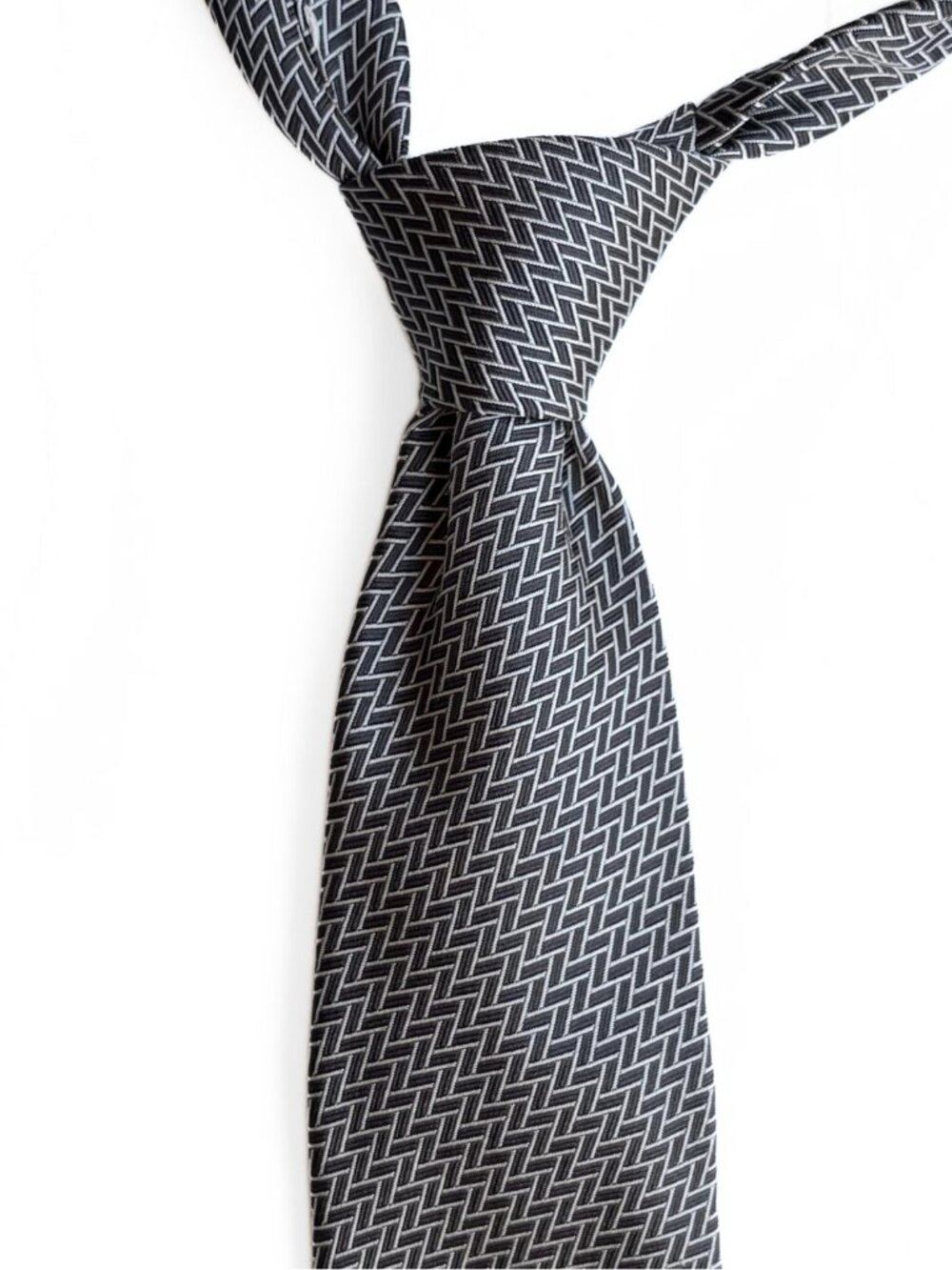 Share Luciano Barbera Zigzag Geometric Pure Silk Tie in Silver / Midnight Blue
